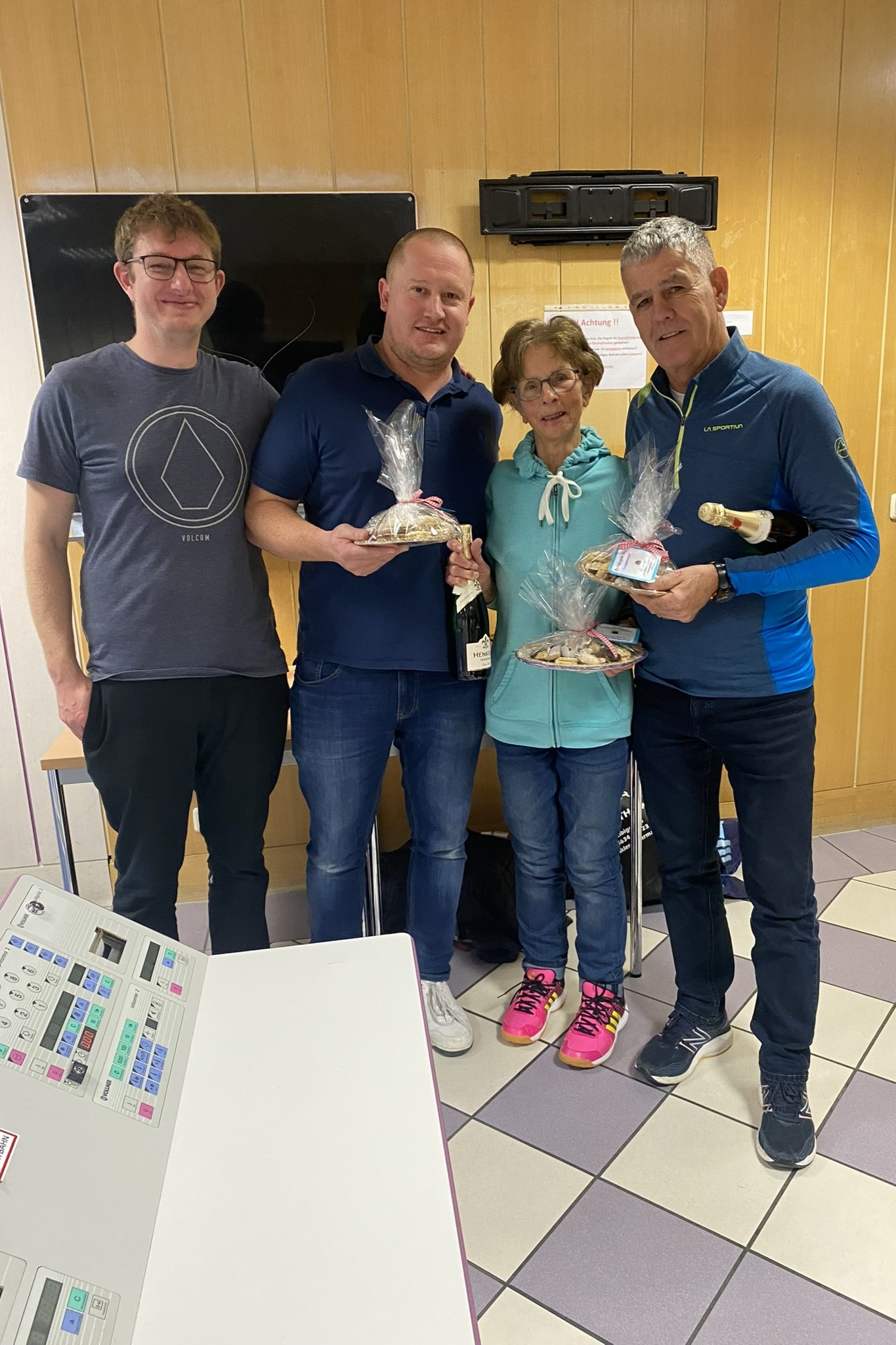 Die Siegermannschaft steht fest. Inge, Gebhard und Mathias konnten das Tournier gewinnen.